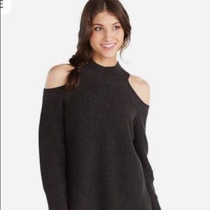 Love by Chelsea cold sweater. Black color.